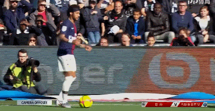 德甲前瞻：汉堡攻守俱废一败再败，斯图加特强势冲击欧冠区（德甲前瞻：汉堡攻防崩盘连败不止，斯图加特强势冲击欧冠席位）