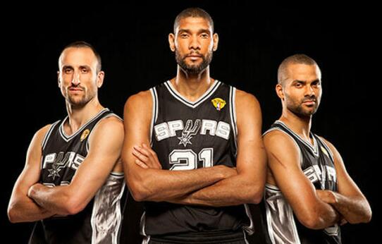 跟队记者：莱奥的问题是腹股沟炎症；米兰vs科莫可能延期进行（队记：莱奥腹股沟发炎；米兰战科莫或推迟进行）