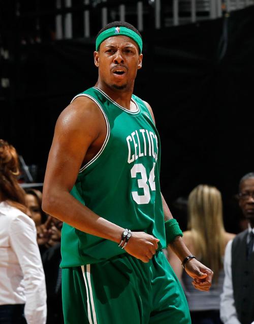 半场战报：萨索洛0-1热那亚，马利诺夫斯基破门（半场快讯：热那亚1-0领先萨索洛，马利诺夫斯基建功）