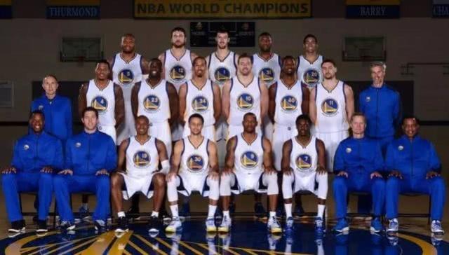 莱万西甲生涯进74球，同期单一联赛进球数仅次于哈兰德和凯恩（莱万西甲生涯已斩获74球，同期单一联赛进球仅逊哈兰德与凯恩）