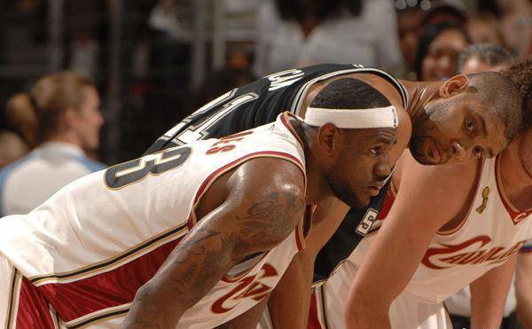 格策再遇弗里克，欧冠对决引回忆（欧冠重逢弗里克，格策往事涌现）