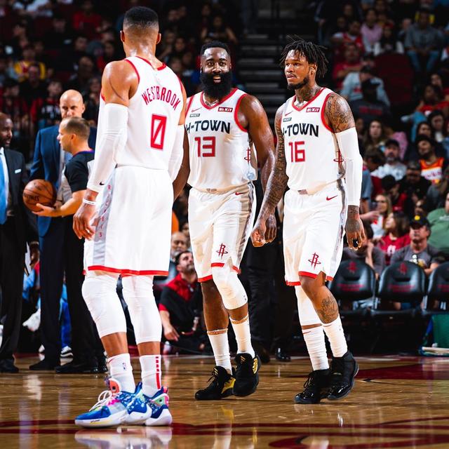 辽宁后场双星火力全开（辽宁后场双枪全面爆发）