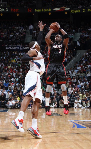 湖人替补奇兵拯救球队（湖人替补发威力挽狂澜）